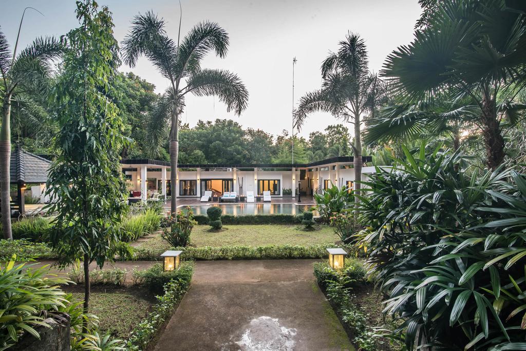 Stunning Villa Lily Lovina Exterior foto